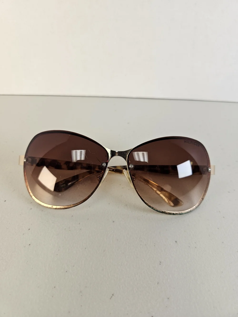 Tommy Hilfiger Brown Gradient Oversized Sunglasses with Gold Frame